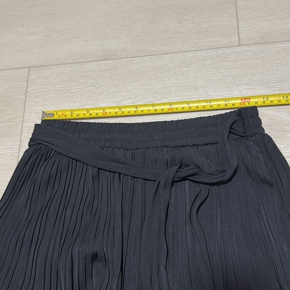 Zara Black Pleated Wide-Leg Pants - Picture 4 of 7